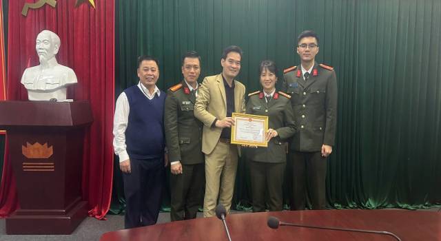 Bộ Tư lệnh Cảnh vệ (Bộ Công an) trao Giấy khen cho Cục An toàn thực phẩm về thành tích phối hợp đảm bảo an ninh, an toàn                                                             các sự kiện đặc biệt năm 2025