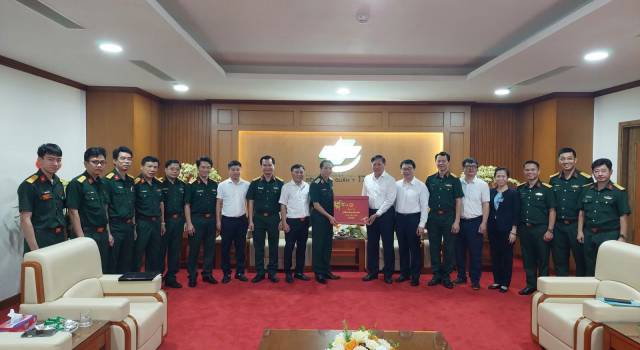 Thứ trưởng Bộ Y tế Đỗ Xuân Tuyên chúc Tết, kiểm tra công tác trực Tết tại các cơ sở y tế ở TP Hồ Chí Minh