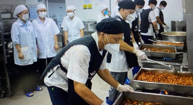 Siết chặt quản lý an toàn thực phẩm tại bếp ăn tập thể và thức ăn đường phố để bảo vệ sức khoẻ từ bữa ăn hằng ngày