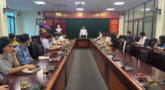 Thứ trưởng Bộ Y tế Đỗ Xuân Tuyên chủ trì cuộc họp triển khai nhiệm vụ với Cục An toàn thực phẩm
